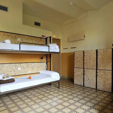 Albergue Equity Point Hostel Girona