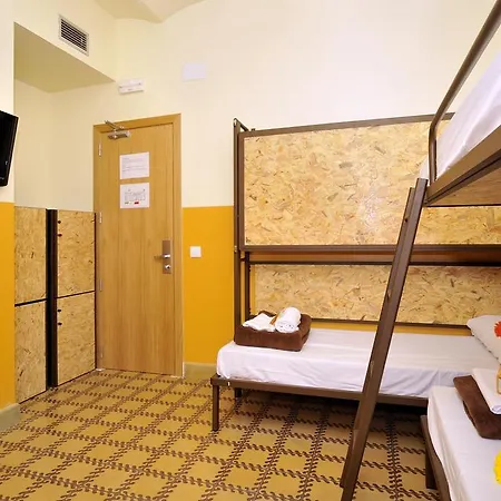 Albergue Equity Point Hostel Girona *
