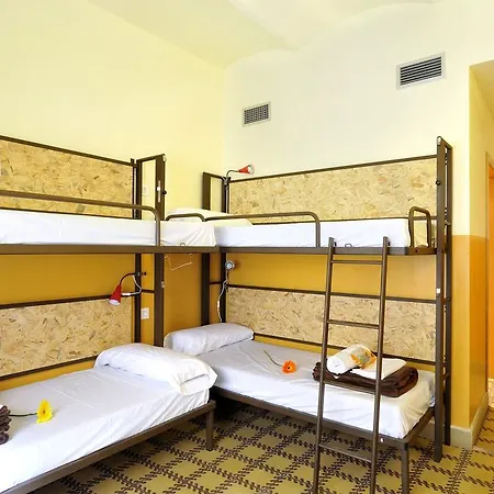 Equity Point Hostel Girona