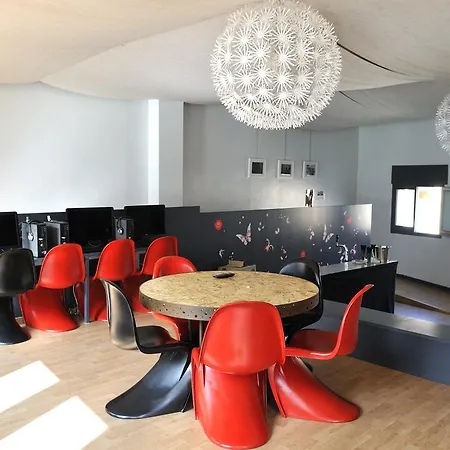 Albergue Equity Point Hostel Girona *