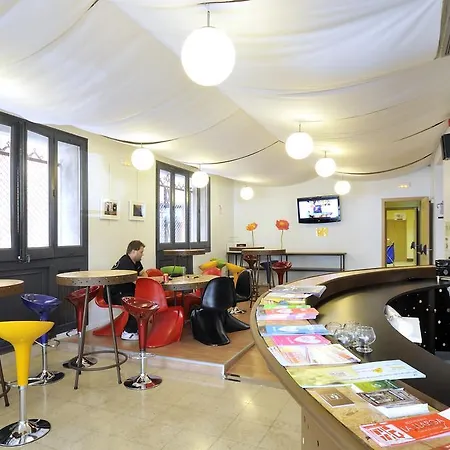 Equity Point Hostel Girona Albergue *