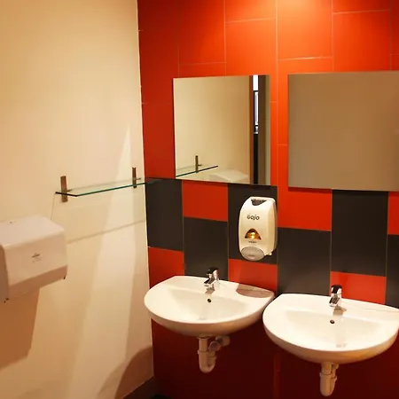 Albergue Equity Point Hostel Girona