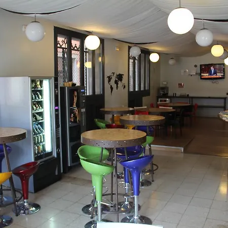 Equity Point Hostel Girona Albergue